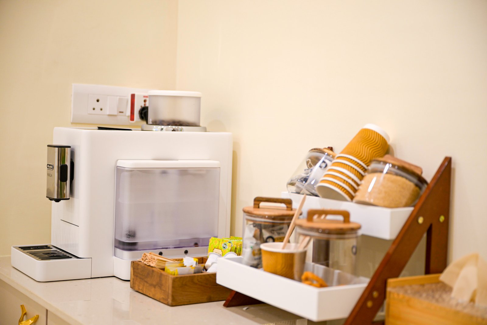 The Smile Edit – Signature Marble Logo Wall